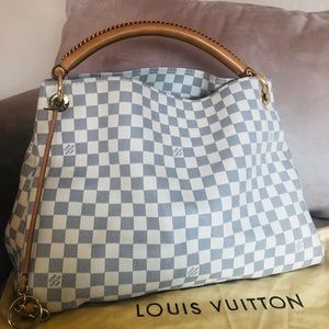 Louis Vuitton Artsy Handbag MM